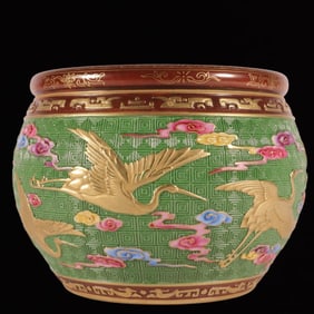 An Exquisite Enamel Green Ground Auspicious Cloud and Crane Pattern Jar