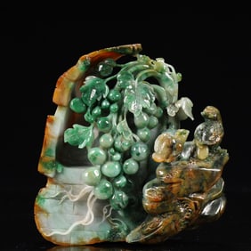 An Exquisite Jadeite Grapes and Bird Pattern Ornament