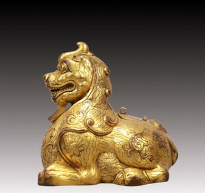 An Exquisite Gilt Bronze Auspicious Beast Ornament