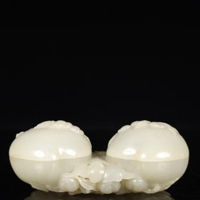 An Exquisite White Jade Bats and Peach Pattern Peach-Shaped Cover Box