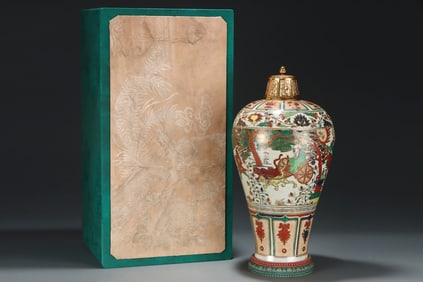 A Huge Wucai Painted Gold Figure and Story Pattern Bottle