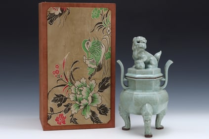 A Huge Guan yao Auspicious Beast Double-Ears and Tripod Censer