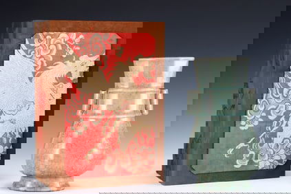 An Exquisite Guan yao Double-Ears Vase