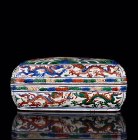 An Exquisite Doucai Auspicious Cloud and Dragon Pattern Box with Cover