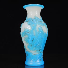 An Exquisite Glass Figure Pattern Vase