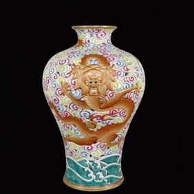 An Exquisite Famille-Rose Auspicious Cloud and Dragon Pattern Vase