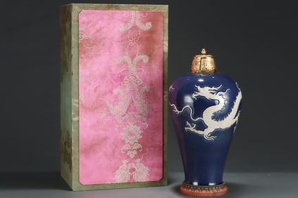 A Huge Ji Blue Glazed Dragon Pattern Bottle