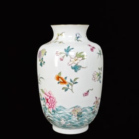 An Exquisite Famille-Rose Flower Pattern Vase