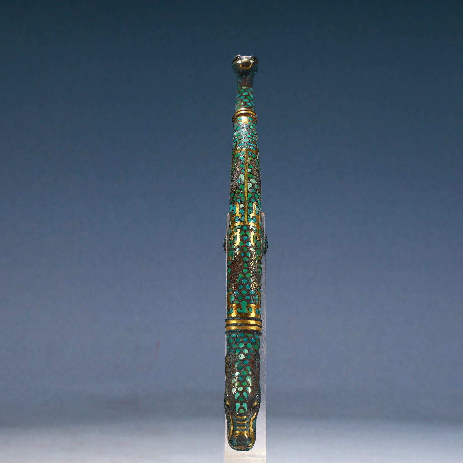 An Archaic Bronze Inlaid Gold Beast-head Hook,Inlaid Turquoise: An Archaic Bronze Inlaid Gold Beast-head Hook,Inlaid Turquoise,Qing Dynasty, China,Size:8.5inx0.6inx0.8in,Weight:250g 青铜错金兽首带钩,嵌绿&