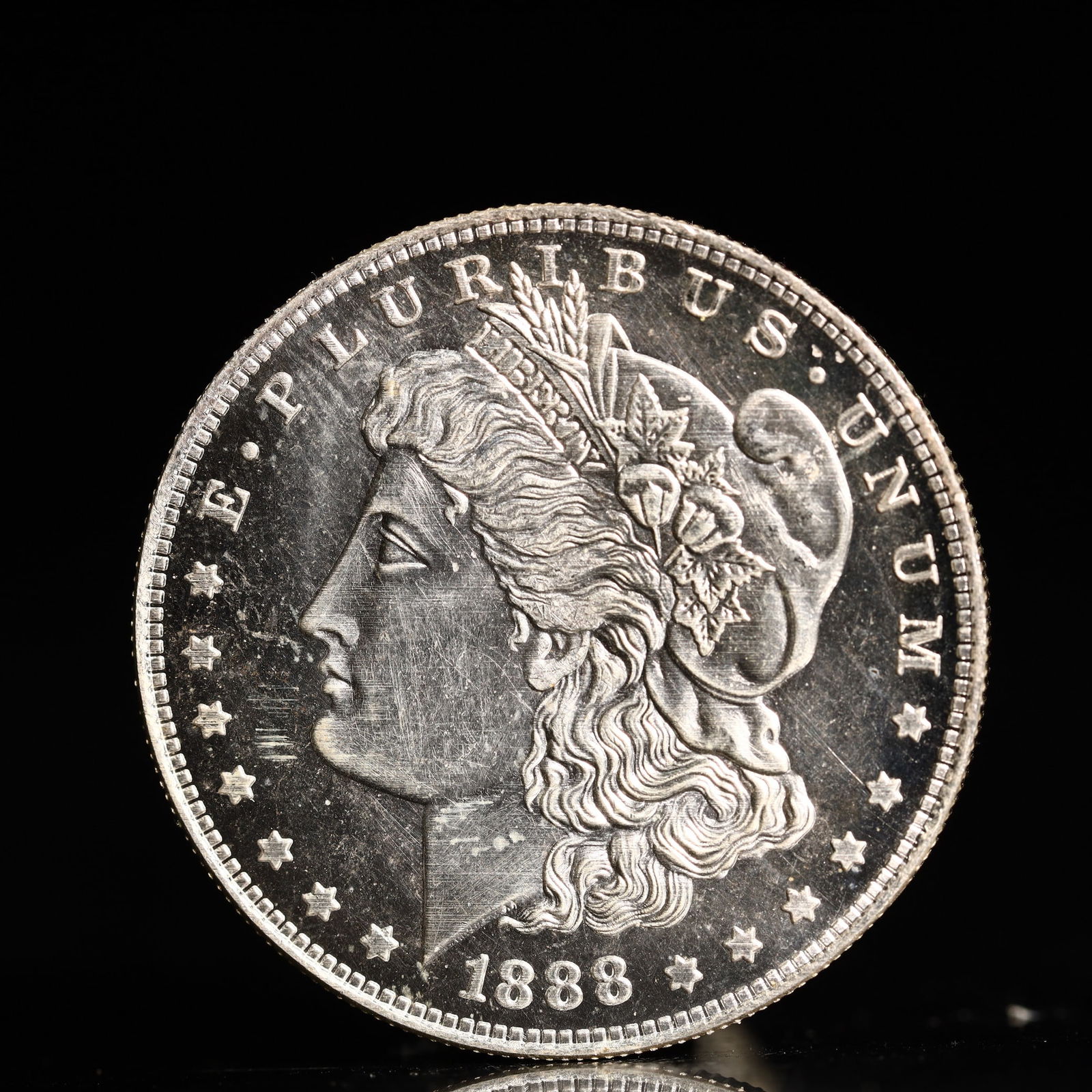 USA Morgan Dollar 1888 Coin: Obv: profile bust with date below and E PLURIBUS UNUM legend and stars around. Rev: eagle with In God we trust above within wreath with UNITED STATES OF AMERICA ONE DOLLAR legend. IN GOD WE TRUST / LI