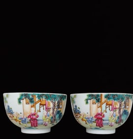 A Pair of Exquisite Famille-Rose Figure Pattern Bowls