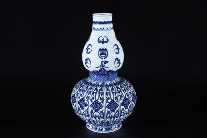A Huge Blue and White Lotus Pattern Gourd-Shaped Vase