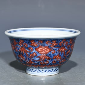 An Exquisite Blue and White Flower Pattern Bowl
