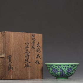 An Exquisite Green Ground Blue and White Flower Pattern Bowl