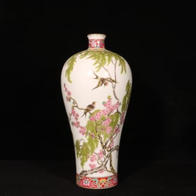 An Exquisite Famille-Rose Flower and Bird Pattern Vase,with Poem