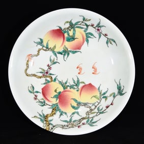 An Exquisite Famille-Rose Bats and Peach Pattern Plate
