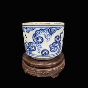 An Exquisite Blue and White Flower Pattern Cup