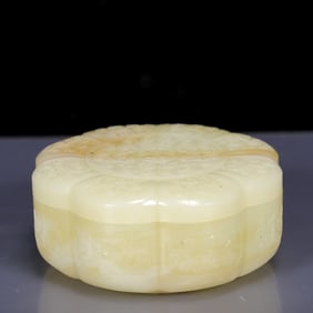 An Exquisite White Jade Flower Pattern Box