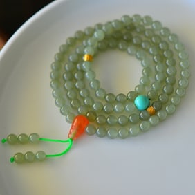 An Exquisite Sterling Silver Inlaid Greenish Jade Necklace