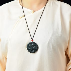 An Exquisite Jasper Snake Pattern Pendant