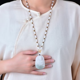 An Exquisite Jadeite Statue of Avalokitesvara Pendant