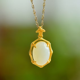 An Exquisite Sterling Silver-Gold Plated Inlaid White Jade Necklace