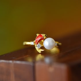An Exquisite Sterling Silver-Gold Plated Inlaid White Jade Enamel Ring, Inlaid Pearl