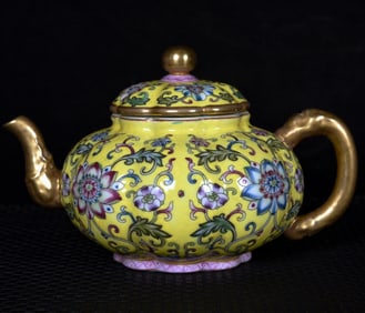 An Exquisite Yellow Ground Enamel Painted Gold Lotus Pattern Ewer
