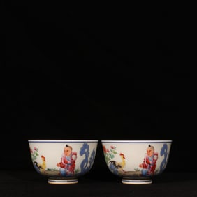 A Pair of Exquisite Famille-Rose Figure and Rooster Pattern Bowls,With Poem