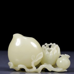 An Exquisite White Jade Bergamot and Peach Pattern Brush Washer