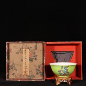 An Exquisite Green Glazed Enamel Inlaid Gilt Bronze Bowl,Inlaid Gems