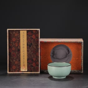 An Exquisite Ru yao Sky Blue Glazed Cover with Silver Bowl,With an Imperial Poem by Emperor Qianlong