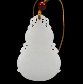 An Exquisite White Jade Gourd-Shaped Pendant