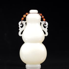 An Exquisite White Jade Double-Ears Gourd-Shaped Bottle