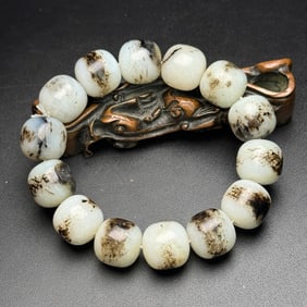 An Exquisite White Jade Bracelets