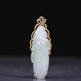 18K Gold Natural Jadeite Squirrel and Grapes Pattern Pendant, with Natural Diamond