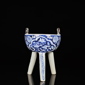 An Exquisite Blue and White Flower Pattern Double-Ears and Tripod Censer