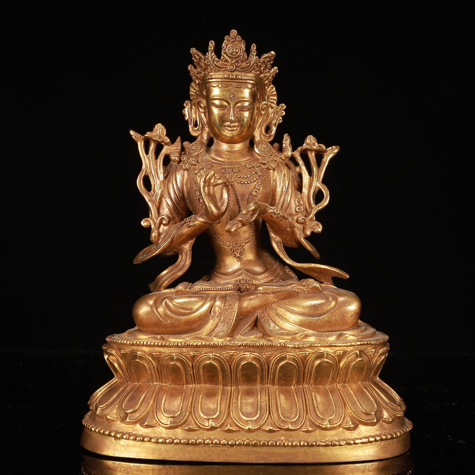 An Exquisite Gilt Bronze Buddha Statue (1 of 9)