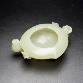 An Exquisite White Jade Pomegranate Pattern Peach-Shaped Brush Washer