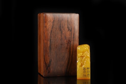 An Exquisite Tianhuang Stone Landscape and Figure Pattern Seal