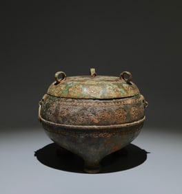 An Archaic Bronze Plum Blossom Pattern Beast-Ears Tripod Cover Jar