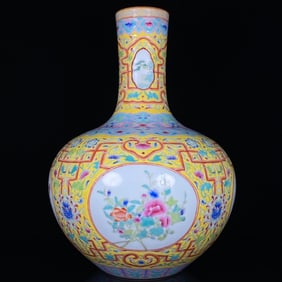 A Rare Yellow Ground Enamel Painted Gold Flower Pattern Vase