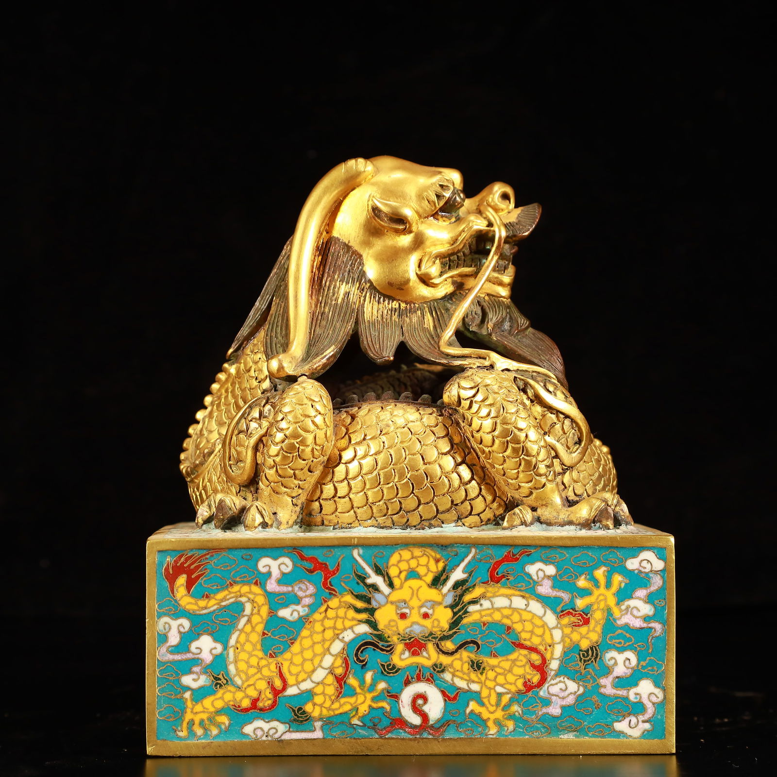 An Exquisite Cloisonne Dragon Pattern Seal (1 of 7)
