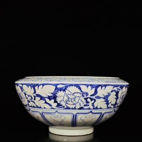 An Exquisite Blue and White Underglaze-Red Flower and Dragon Pattern Water Pot