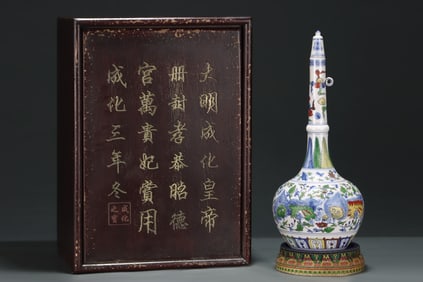 A Rare Doucai Lotus,Auspicious Cloud and Lion Pattern Bottle