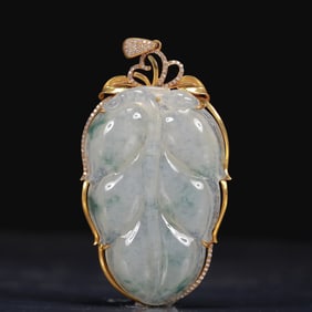 18K Gold Natural Jadeite Leaf Pattern Pendant, with Natural Diamond