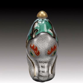 An Exquisite Famille-Rose Dragon Head Snuff Bottle