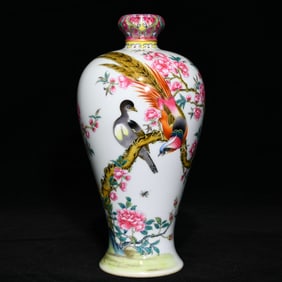 An Exquisite Famille-Rose Flower and Bird Pattern Vase,With Poem