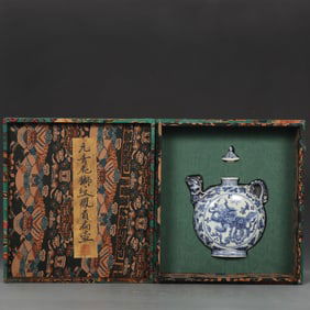 An Exquisite Blue and White Lotus and Lion Pattern Phoenix-head Ewer