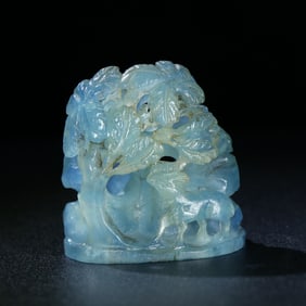 An Exquisite Aquamarine Deer Pattern Ornament